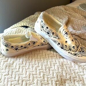 VANS SKULL SIZE 8
